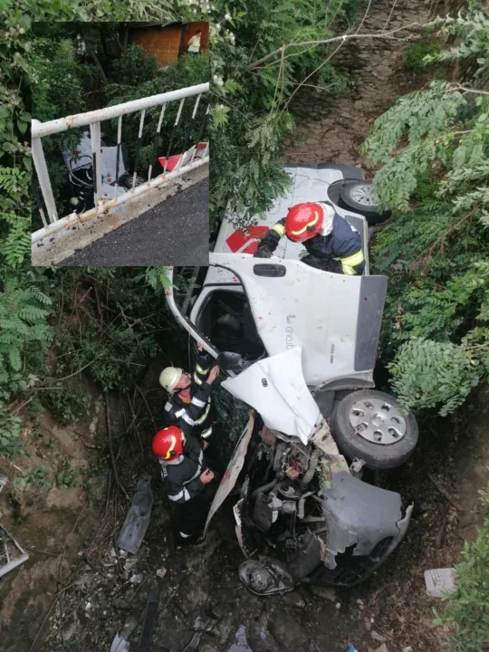 AUTOTURISM RĂSTURNAT, ÎN LOCALITATEA EȘELNIȚA