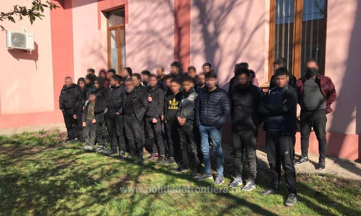 Migranți depistați de oamenii legii