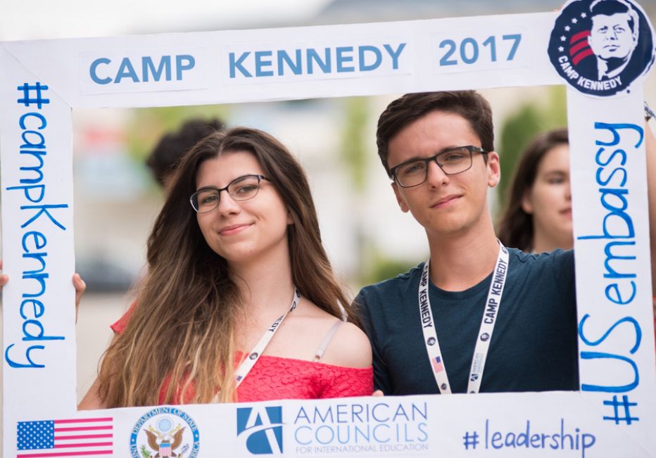 Liceenii sunt așteptați să se înscrie la programul Camp Kennedy