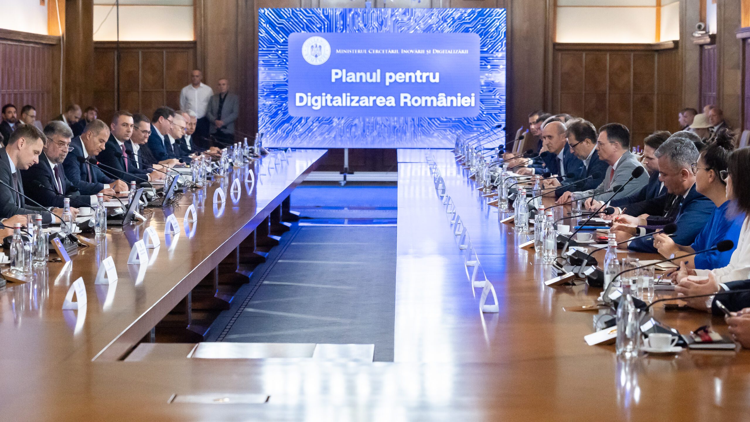 Premierul Ciolacu: Până la sfârșitul lunii octombrie, solicit ministerelor să prezinte proiectele de dezvoltare serviciilor publice digitale care intră la finanțare