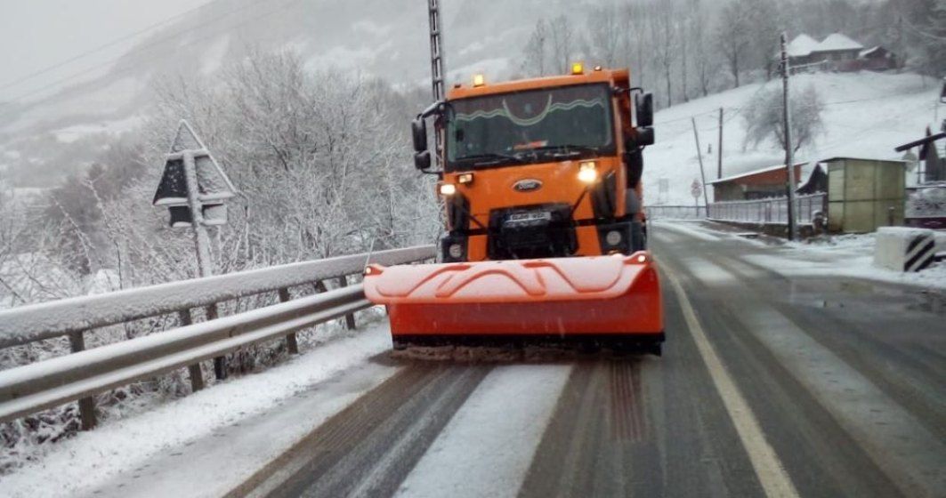 Infotrafic: Se circulă în condiții de iarnă pe mai multe drumuri din Mehedinți